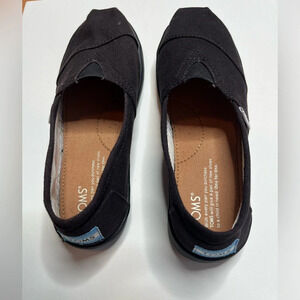 TOMS SLIP ON SHOES
